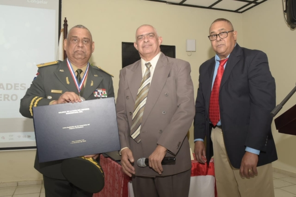FF.AA. y Junta de Retiro felicitan al mayor general Julio César A. Hernández Olivero por su exaltación a Salón de la Fama del Deporte Nordestano