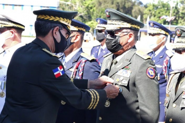 Presidente Junta de Retiro es condecorado con la Medalla “Vuelo Panamericano