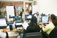 Inicia proceso de carnetización pensionados militares para uso gratuito de Metro y Teleférico SD