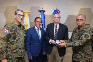 Junta de Retiro y Fondos de pensiones FF.AA. firma acuerdo con Clínicas Cruz Jiminián y Oftalmológica de Santo Domingo