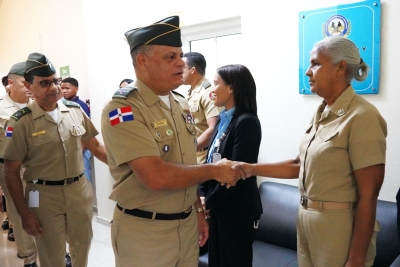 Ministro de Defensa felicita al personal de la Junta de Retiro por el Año Nuevo durante recorrido institucional