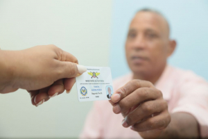 Junta de Retiro continúa entregando carnets a miembros pensionados