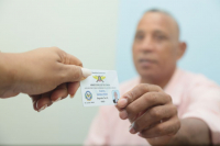 Junta de Retiro continúa entregando carnets a miembros pensionados