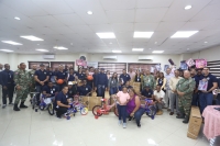 Personal de la JRFPFFAA recibe juguetes donados por ADEOFA