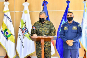 Presidente Junta de Retiro junto al Ministro de Interior y Policía realizan visita CESAC