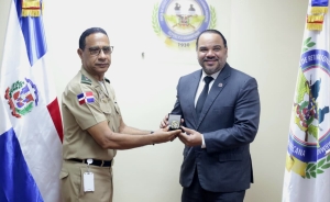 Junta de Retiro recibe visita de cortes&iacute;a del Defensor del Pueblo