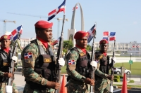 Miembros de la Junta de Retiro participa en izamiento de la Bandera Nacional