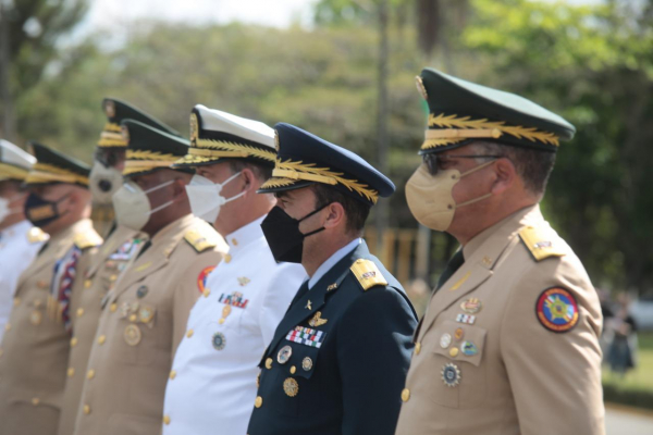 Ejército rinde homenaje a Oficiales Generales y Superiores puestos en Retiro